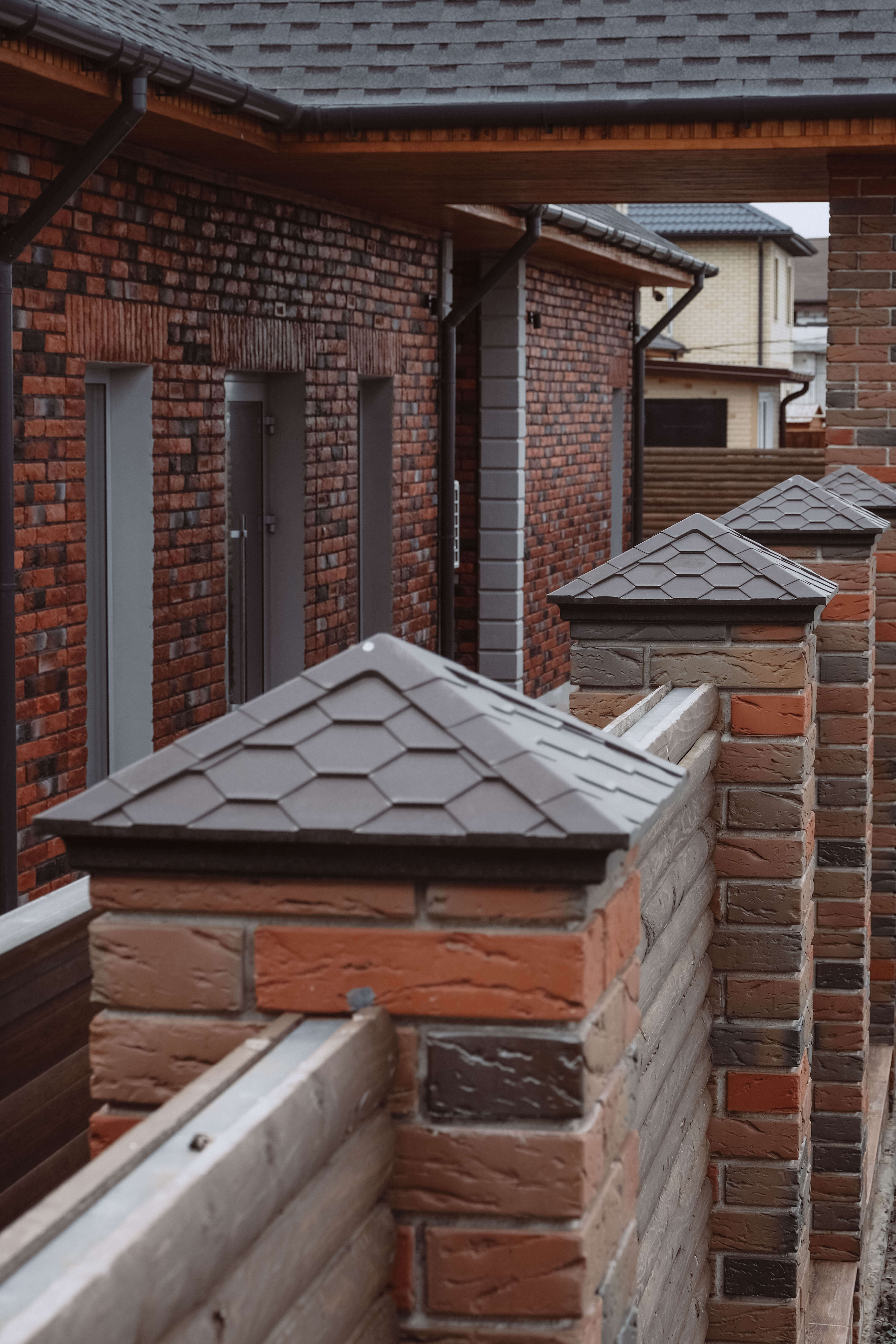 Колпак Zking Эверест Коричневый на столб 1.5х1.5 кирпича (390х390мм) в Заринске фото